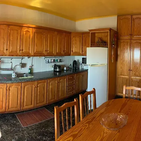 Lantställe Naomi's House Fasnia