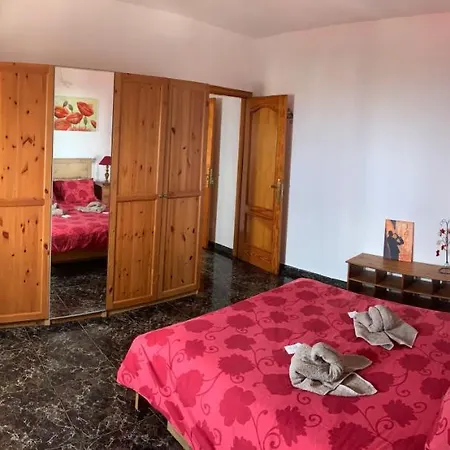 Gospodarstwo wiejskie Naomi's House *